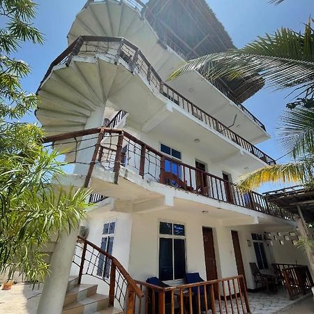 Garden Dreams Hotel Нунгви Екстериор снимка
